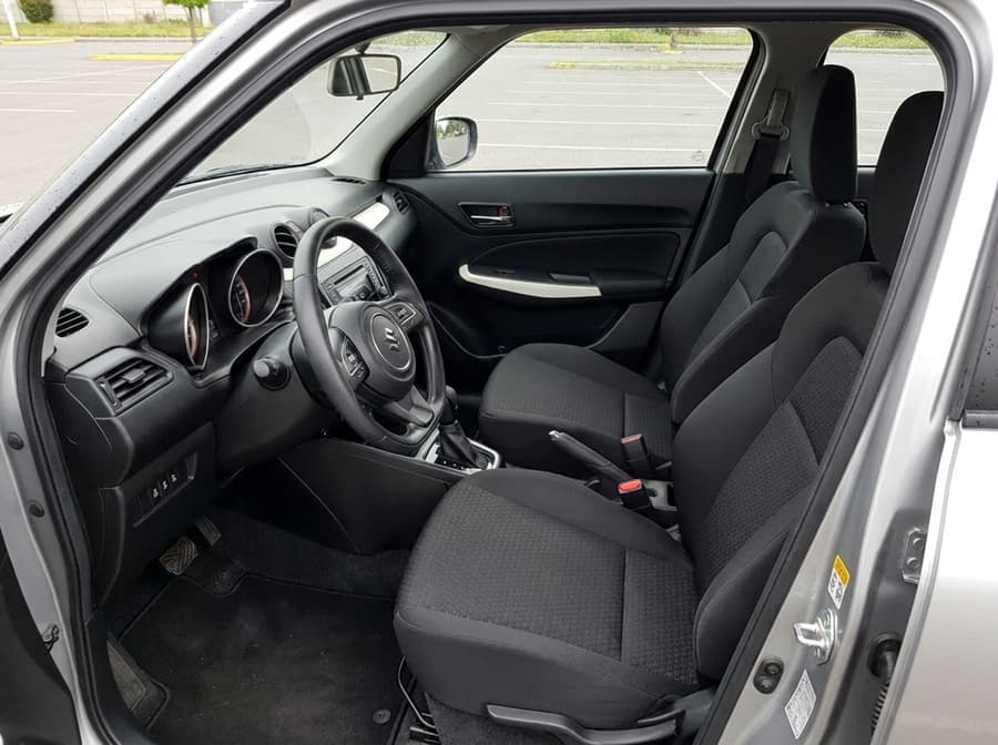 Ejemplo de foto para publicación de auto: 4 · Interior delantero