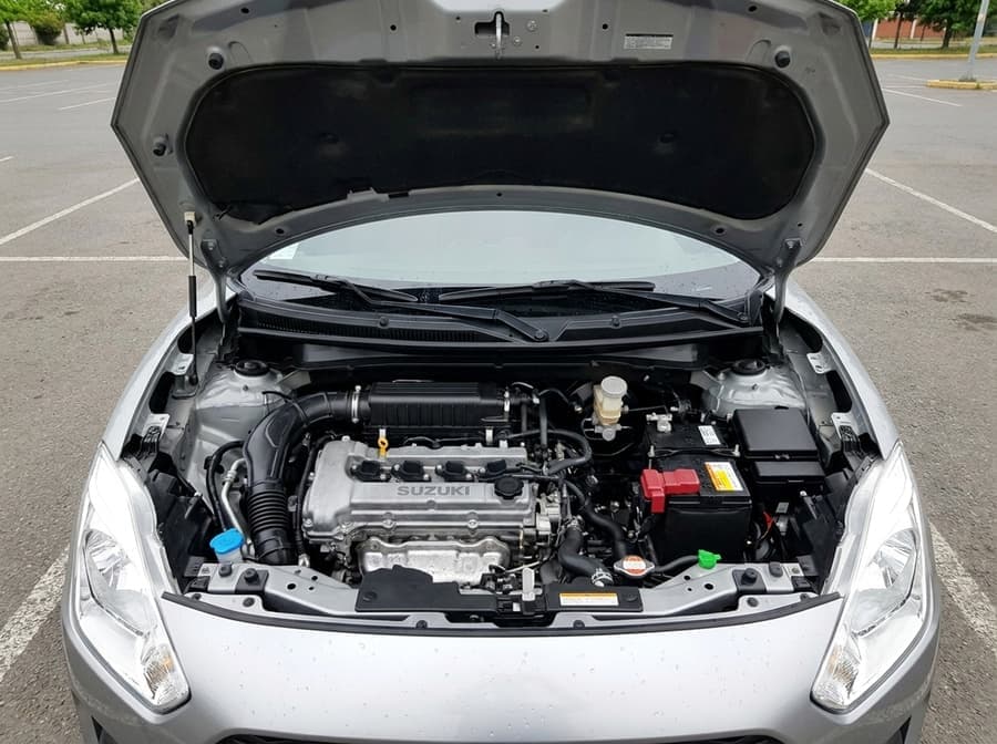 Ejemplo de foto para publicación de auto: 6 · Motor